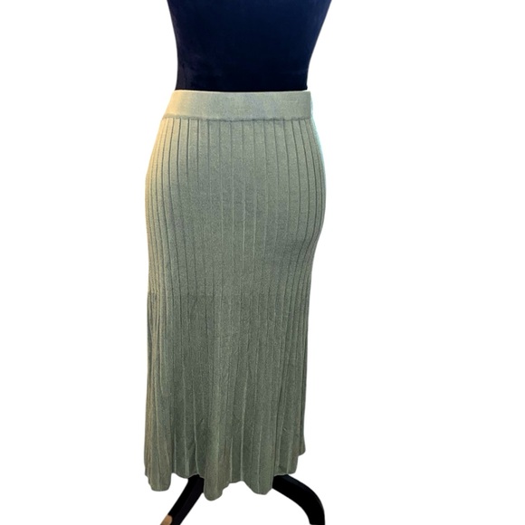 Free Assembly XXL sweater skirt army green NWT - Picture 1 of 9